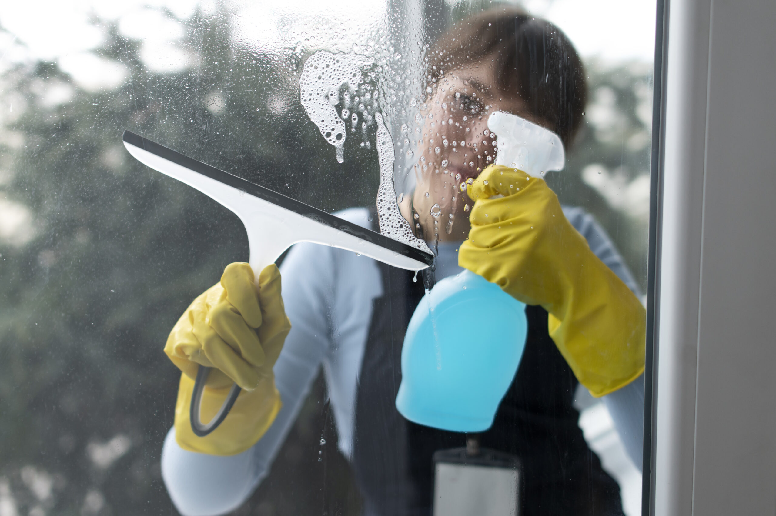 nettoyage des vitres avec des produits respectueux de l'environnement